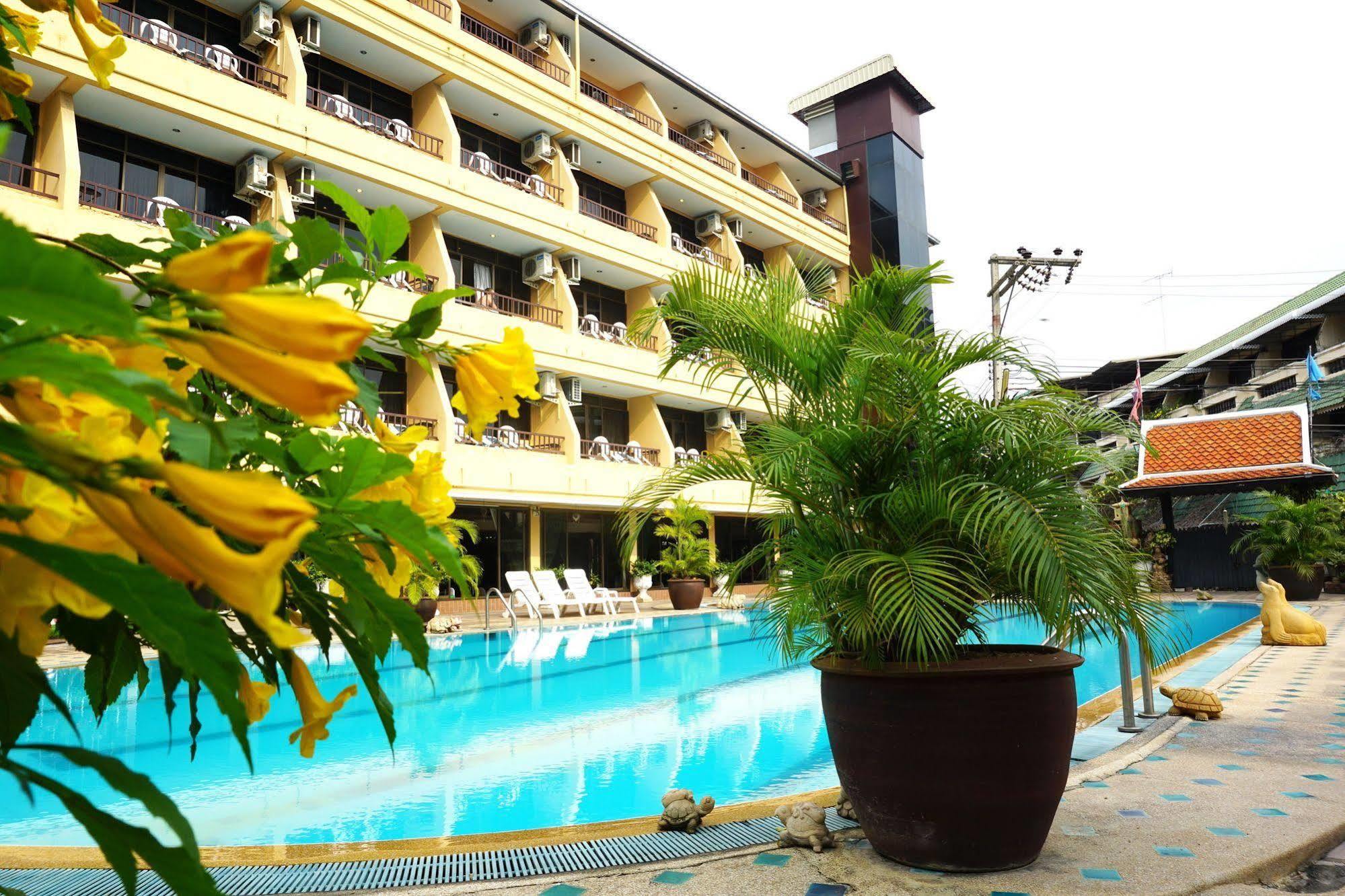 Suppamitr Villa Hotel Паттайя Экстерьер фото